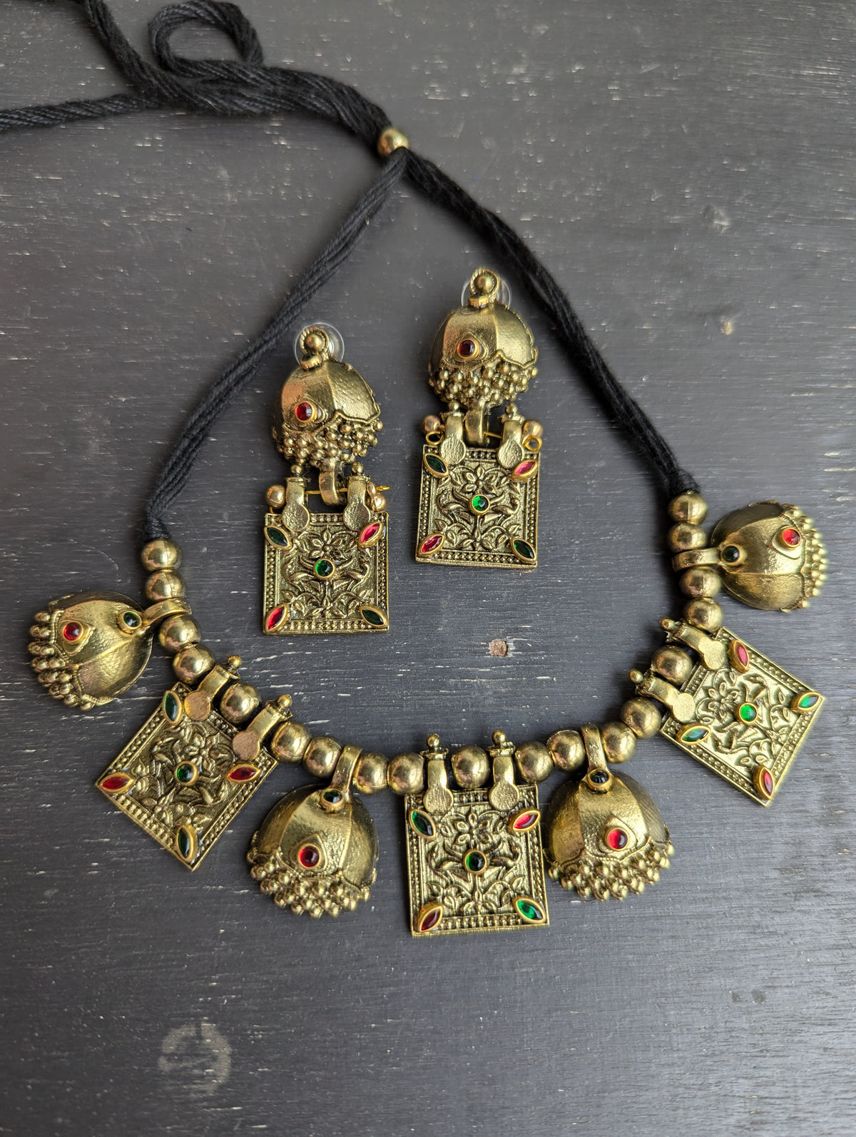 Rajwadi Beautiful Golden finish Set